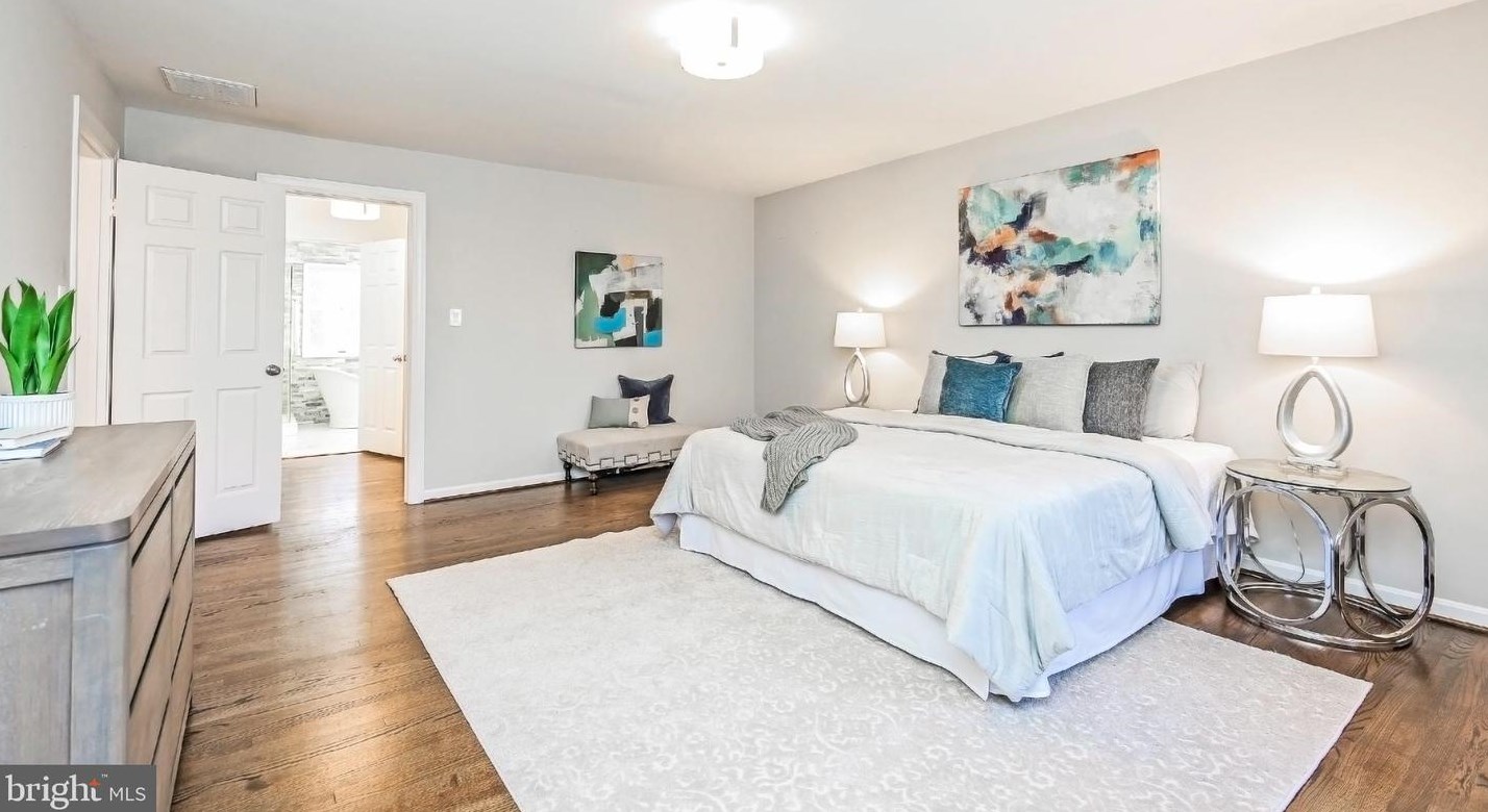 8624 Beaver Pond Ln, Fairfax VA  22039-2702 exterior