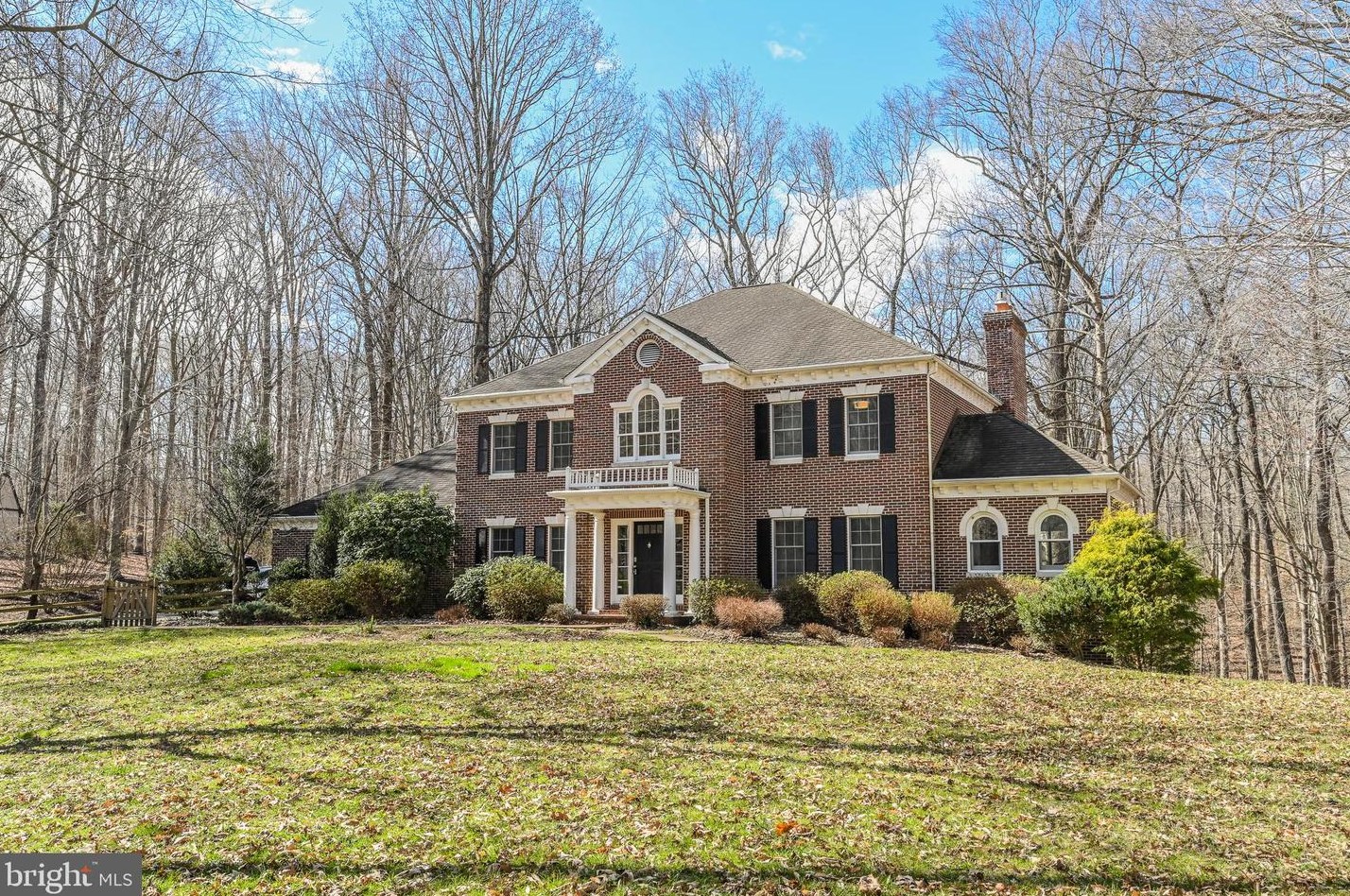 8624 Beaver Pond Ln, Fairfax VA  22039-2702 exterior