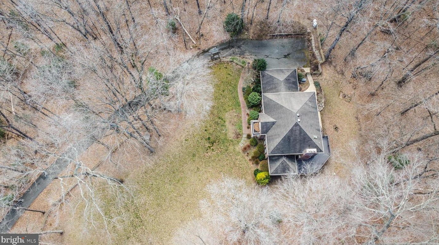 8624 Beaver Pond Ln, Fairfax VA  22039-2702 exterior