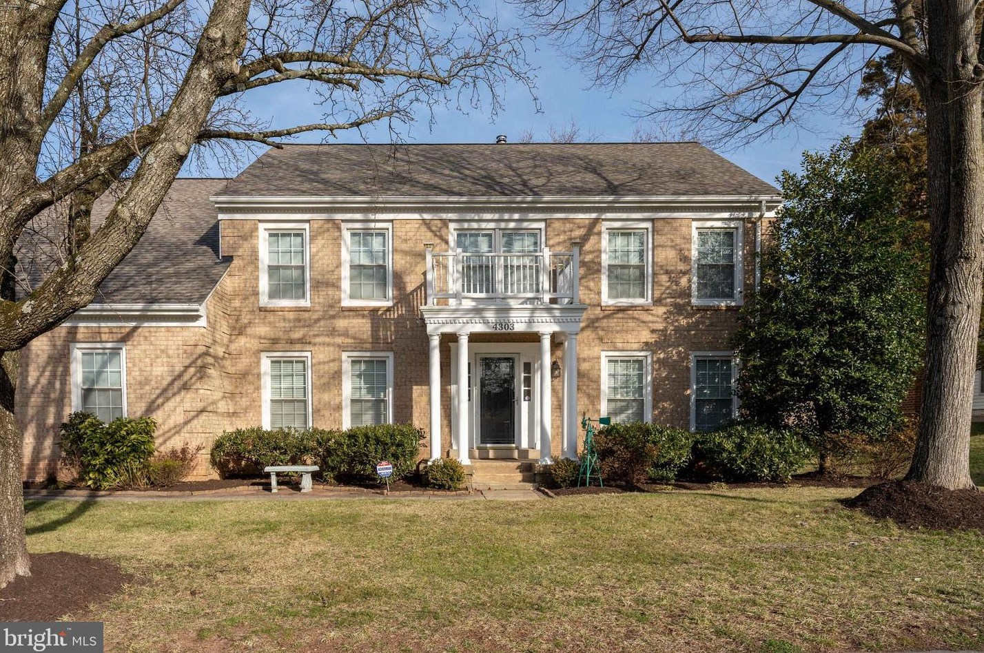 4303 Galesbury Ln, Fairfax, VA 20151-3635