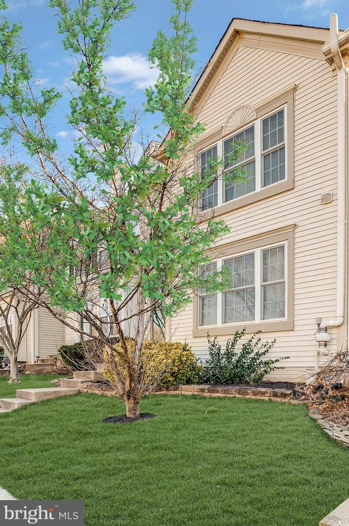 6007 Raina Dr, Centreville, VA 20120-3447