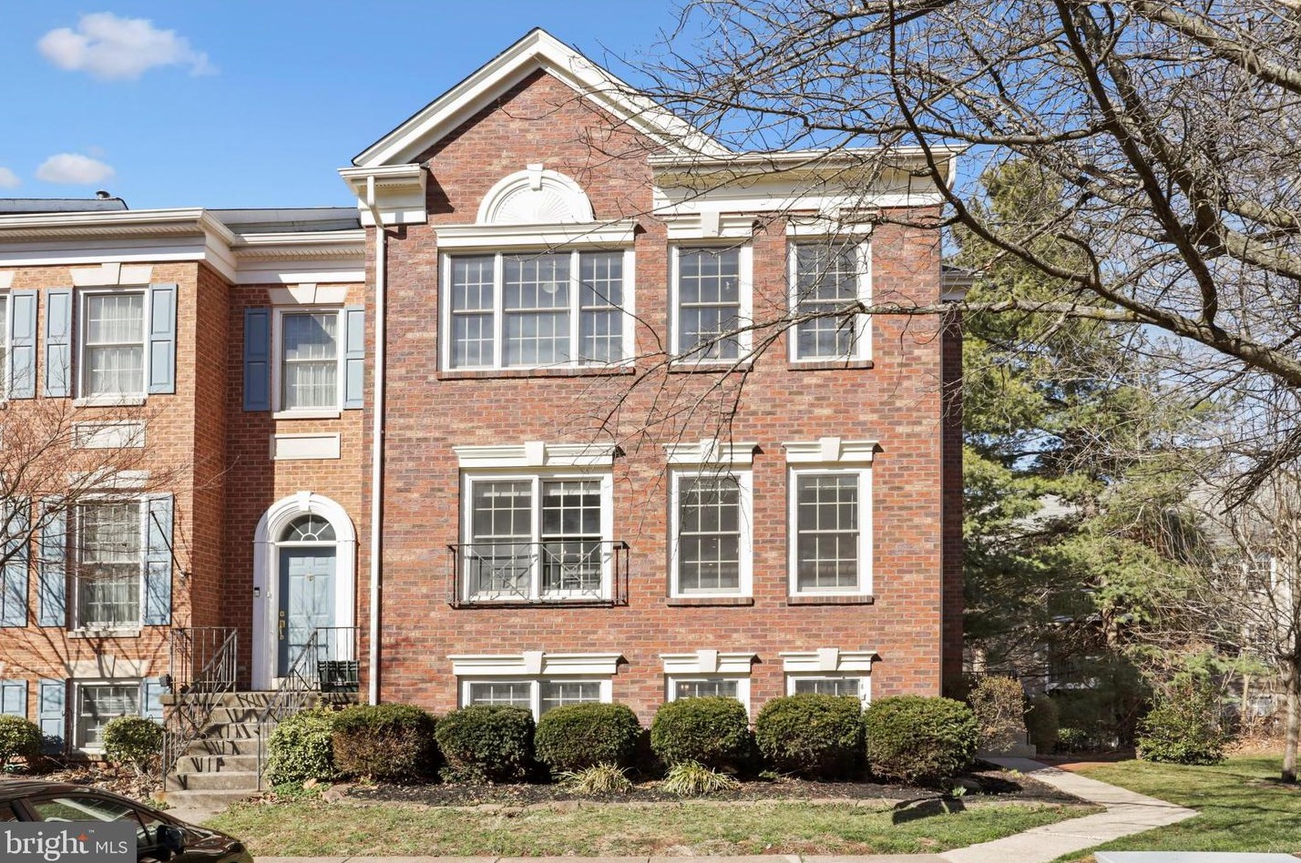 5156 Woodfield Dr, Centreville, VA 20120-4120