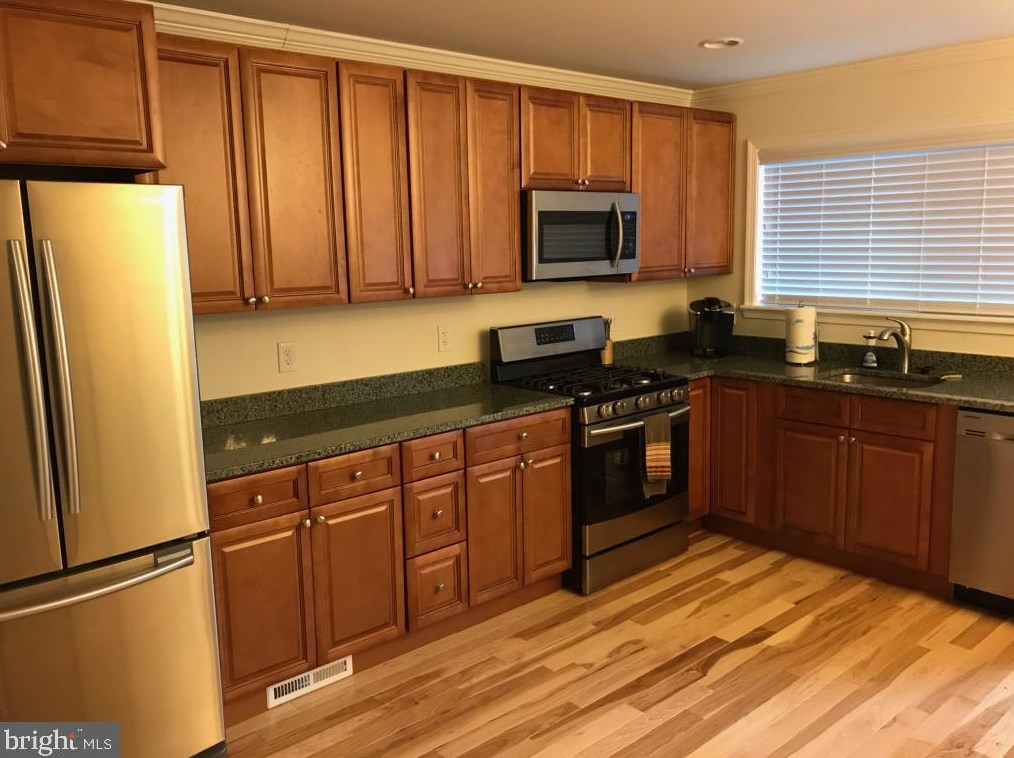 8556 Towne Manor Ct, Alexandria, VA 22309