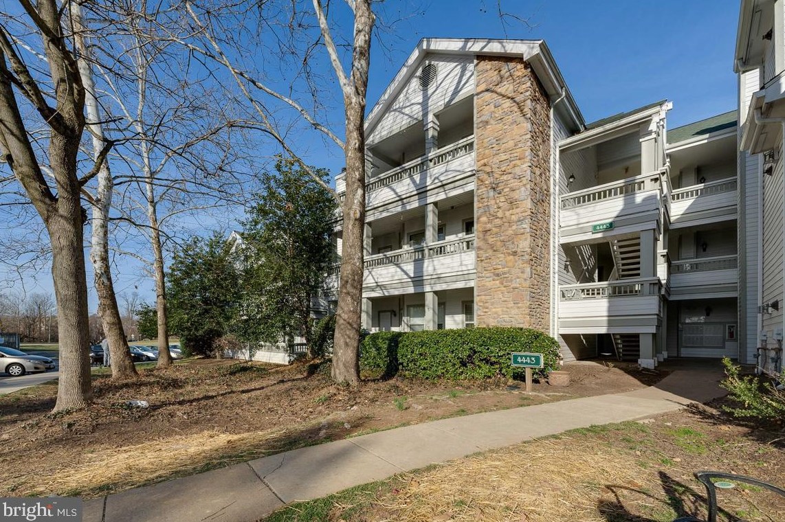 4443 Fair Stone Dr #305, Fairfax, VA 22033