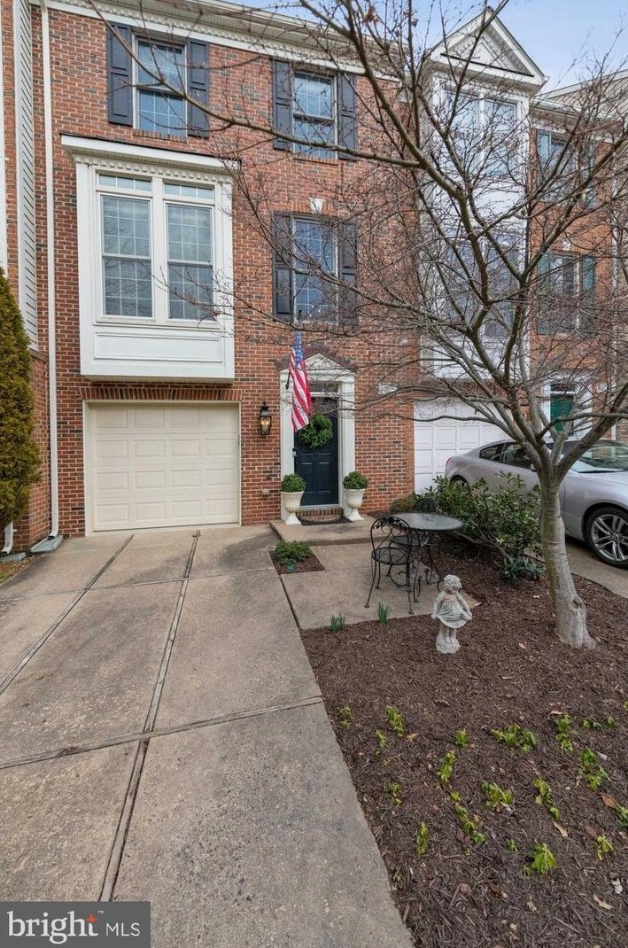 11785 Valley Ridge Cir, Fairfax, VA 22033