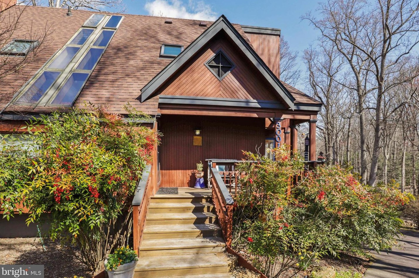 3001 Lloyds Ln, Vienna, VA 22124-1233