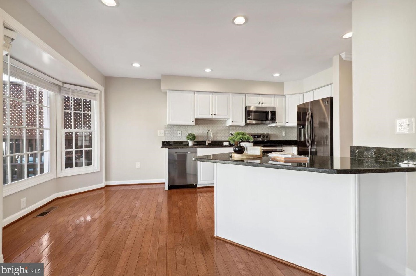 6306 Musket Ball Dr, Centreville VA  20121-2381 exterior
