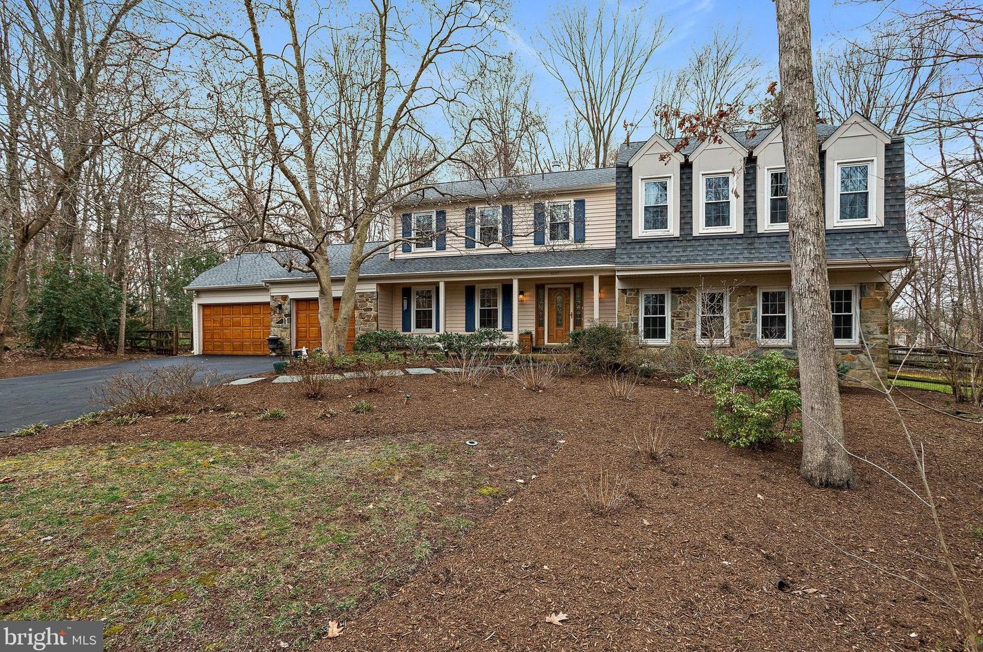 12117 Holly Knoll Cir, Great Falls, VA 22066