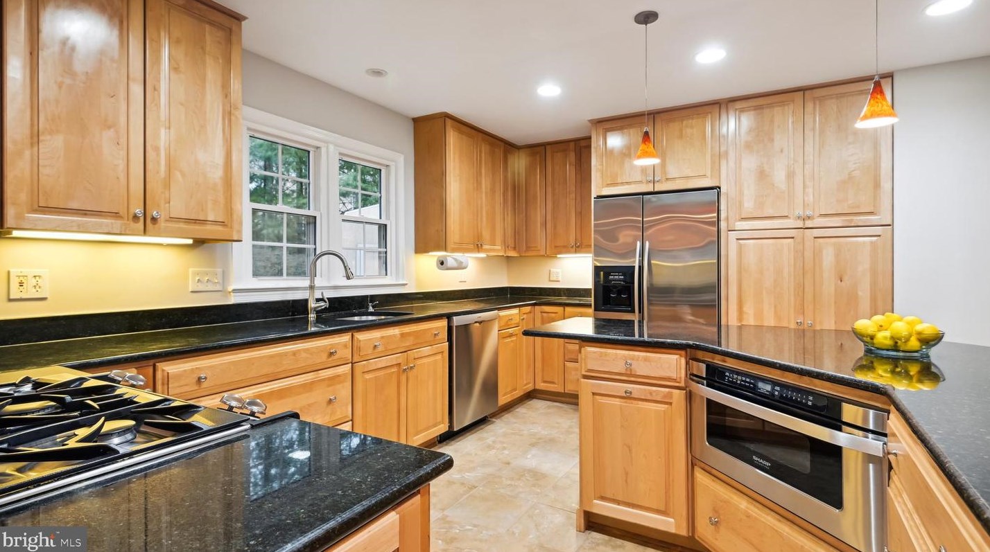 2225 Carmichael Dr, Vienna, VA 22181-3222