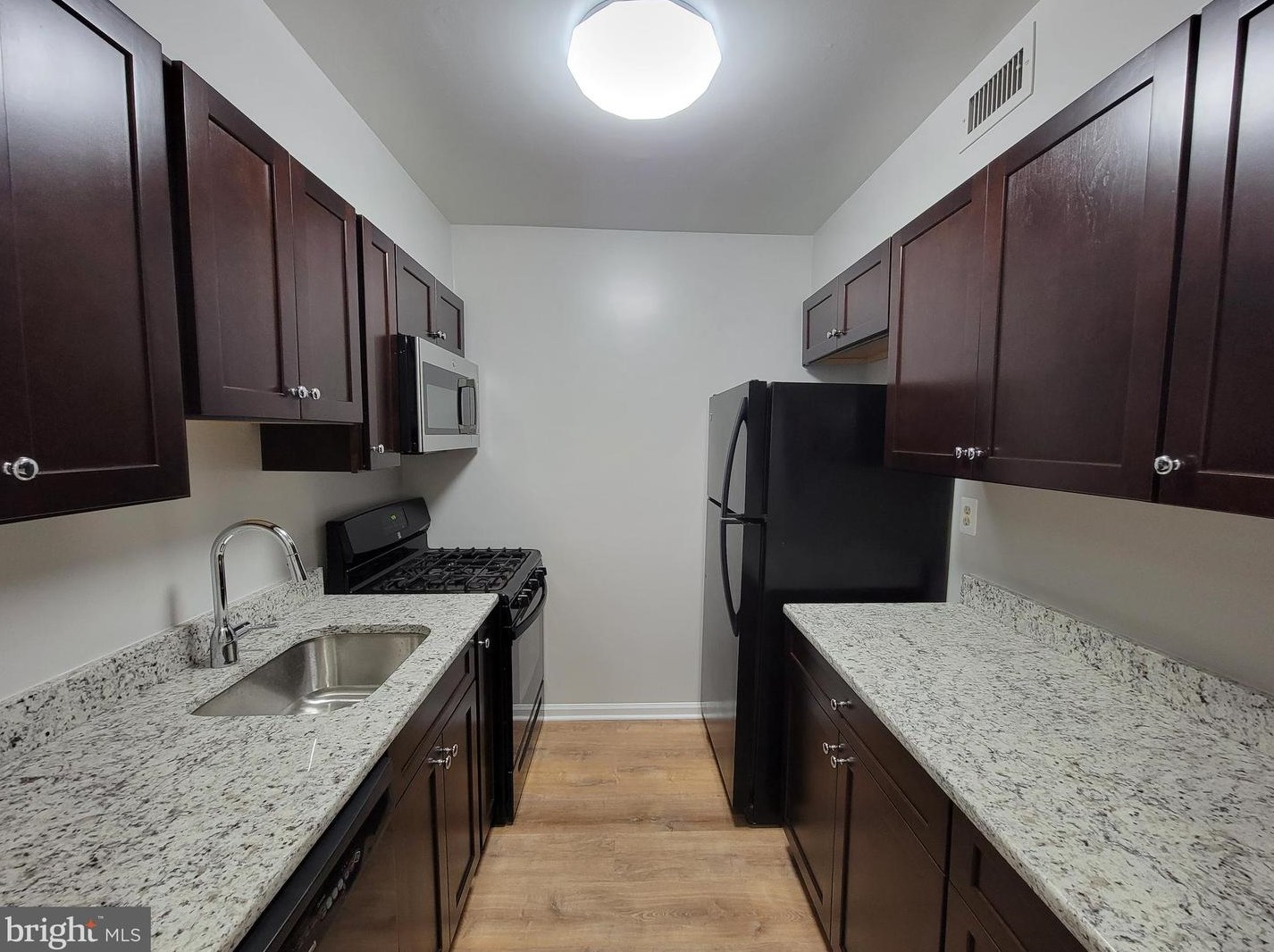 5807 Cove Landing Rd, Springfield, VA 22015