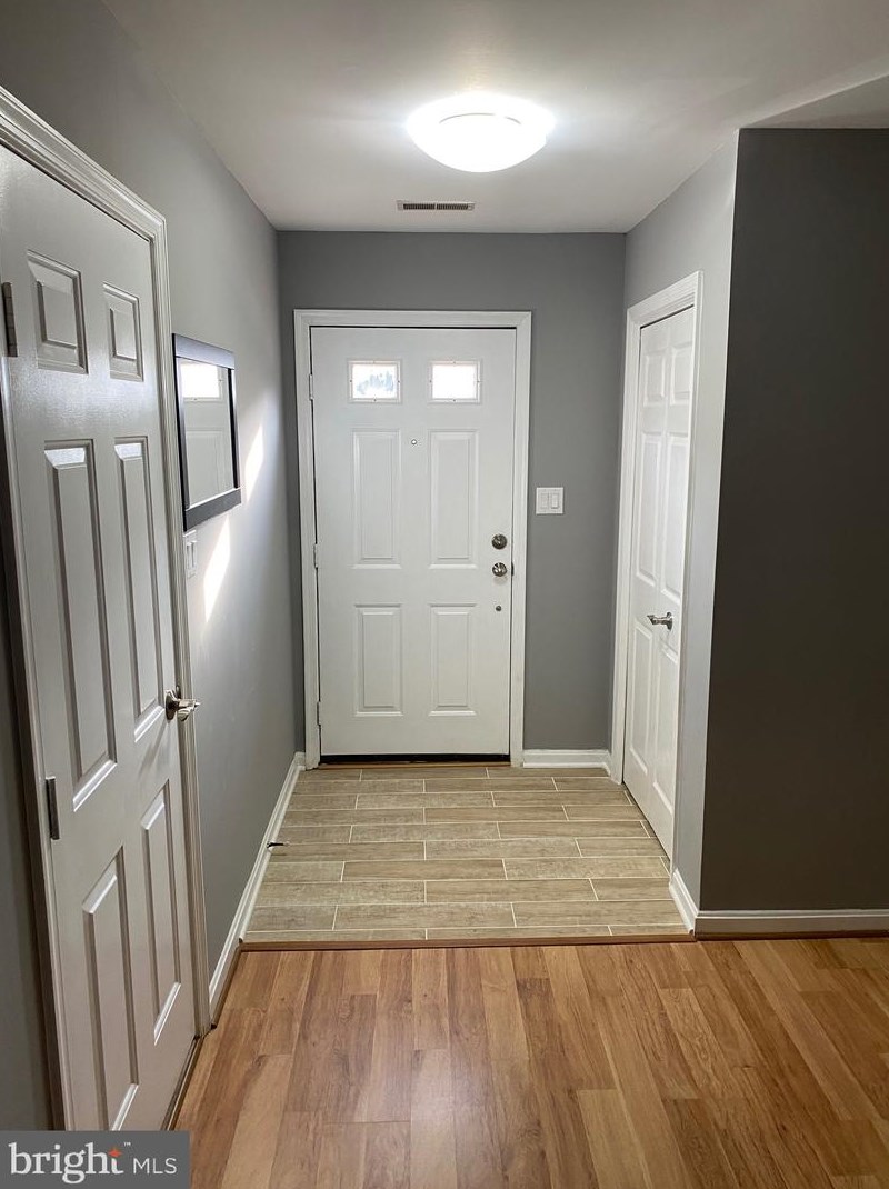 5938 Baron Kent Ln, Centreville, VA 20120