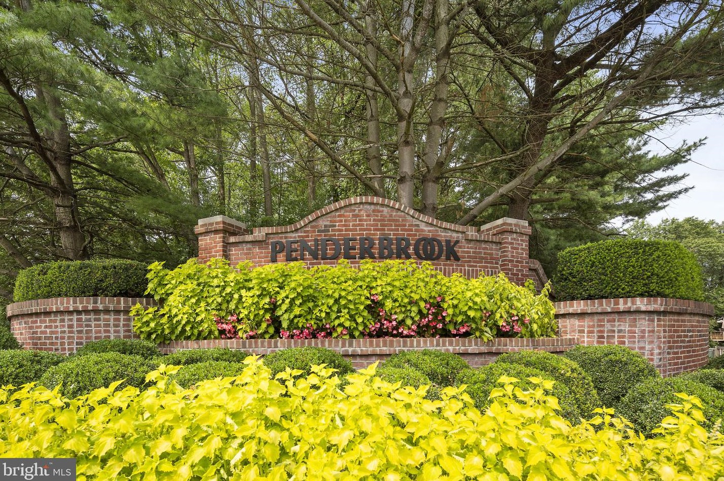 3912 Maximilian Ct, Fairfax, VA 22033