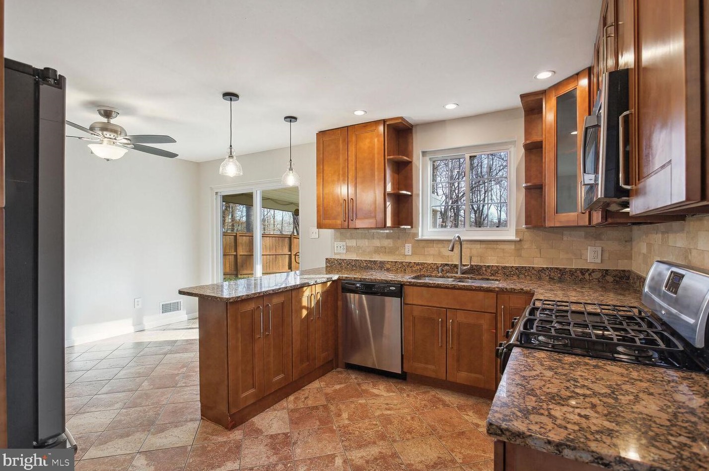 8411 Derby Ct, Springfield, VA 22151