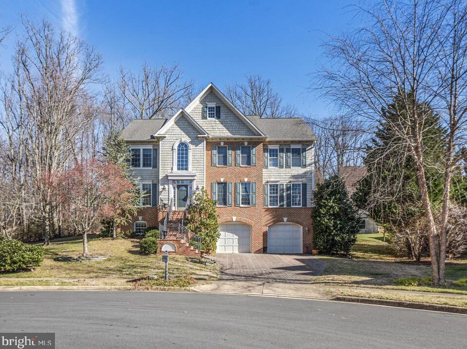 1403 Hidden Hill Ln, Vienna, VA 22182-1767