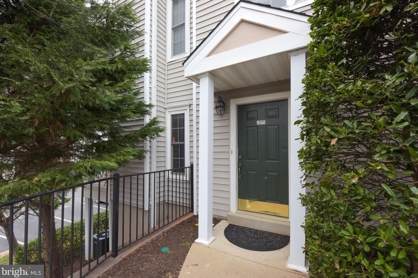 12871 Fair Briar Ln, Fairfax, VA 22033-3858