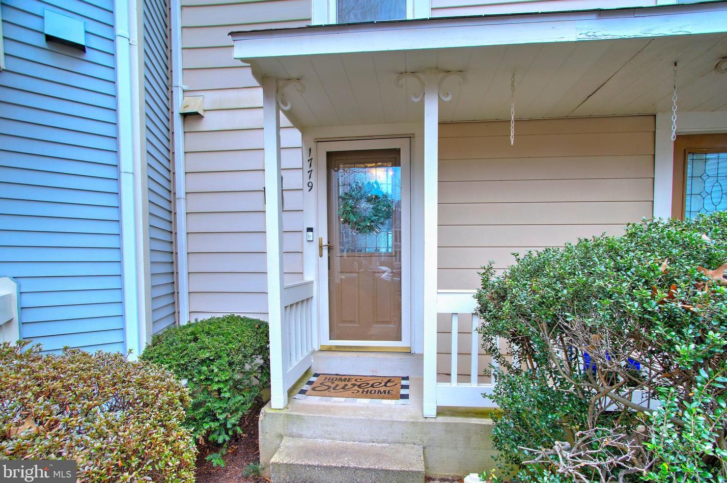 1779 Whisperhill Dr, Herndon, VA 20194