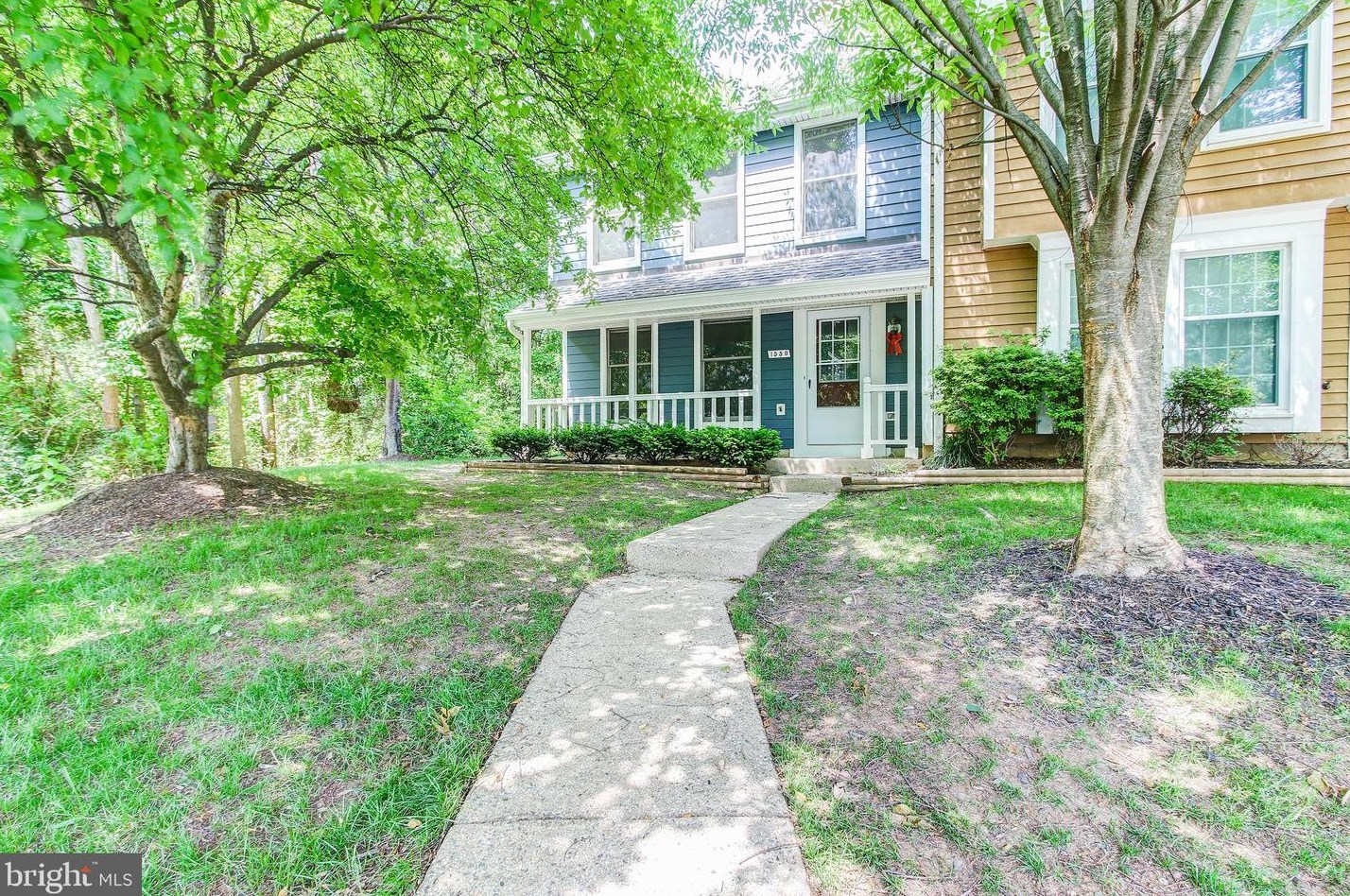 1550 Twisted Oak Dr, Herndon, VA 20194