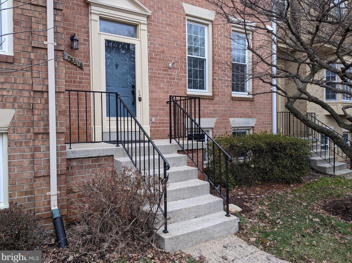 12320 Fox Lake Ct, Fairfax, VA 22033
