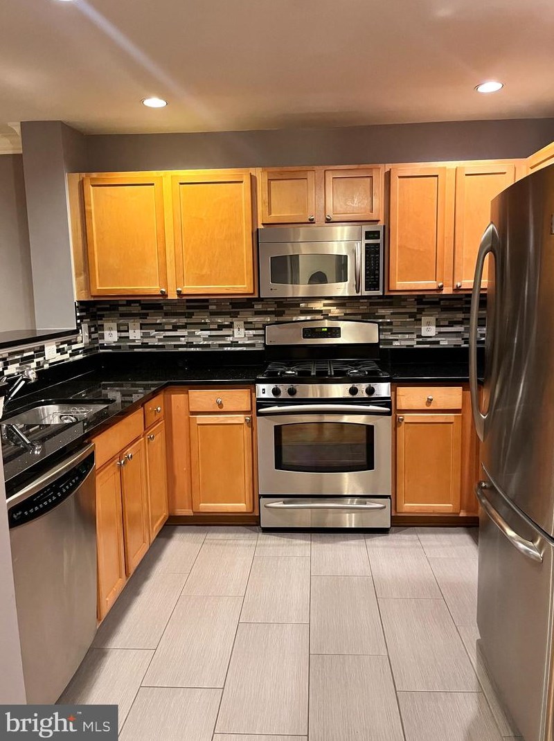 12000 Market St #t84, Herndon, VA