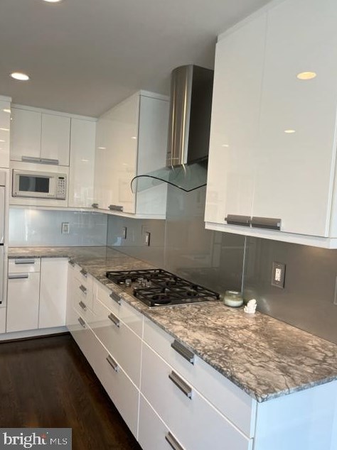 1453 Mclean Mews Ct, Mc Lean VA  22101-3800 exterior