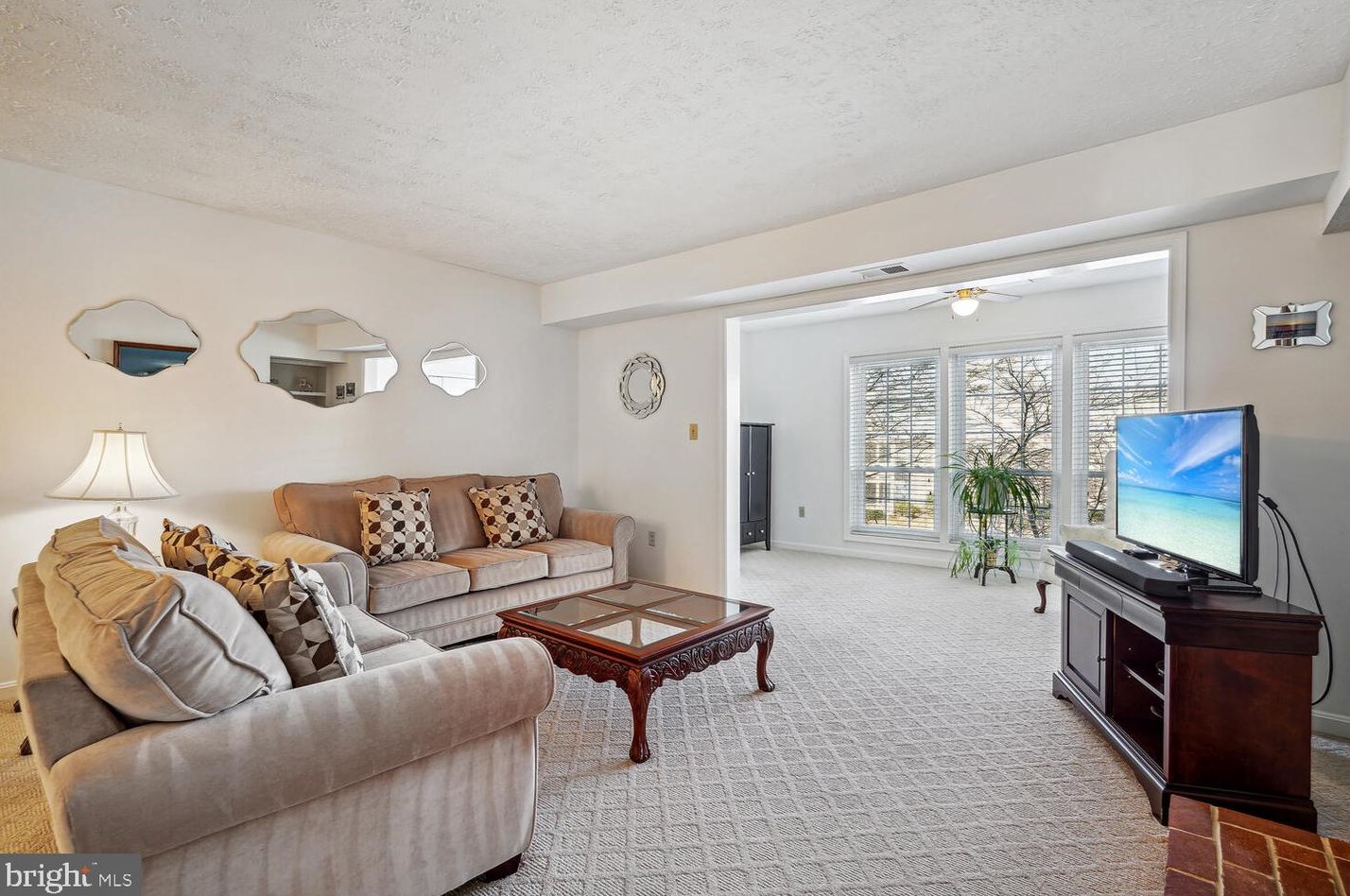 7737 Willow Point Dr #7737, Falls Church, VA 22042