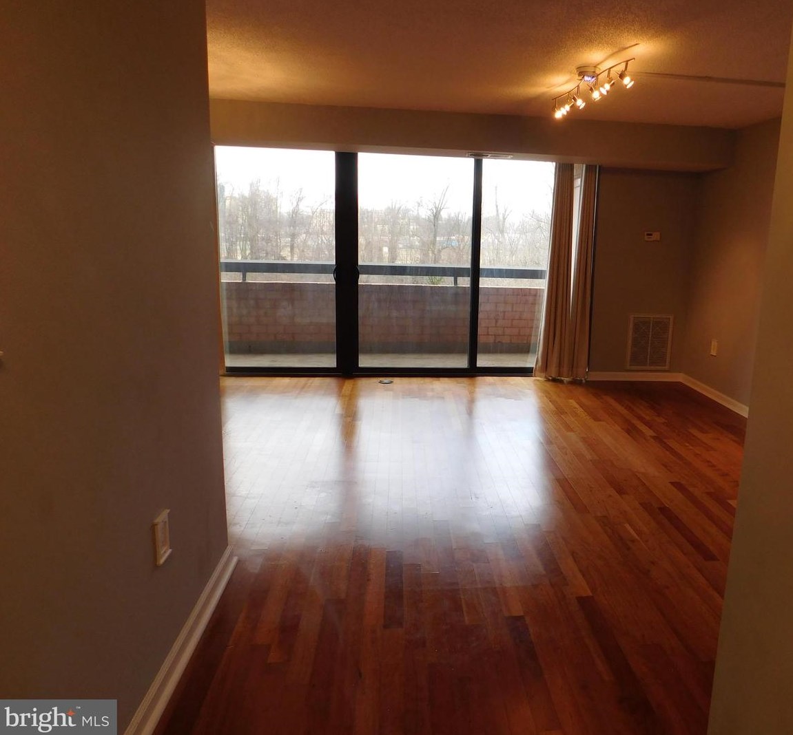 2230 George C Marshall Dr Apt 625, Falls Church, VA 22043