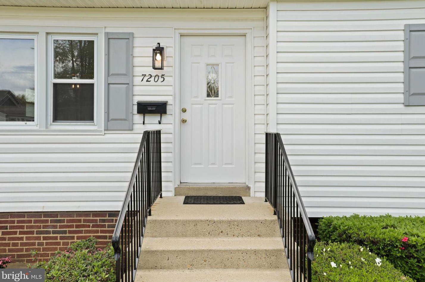 7205 Sportsman Dr, Falls Church, VA 22043