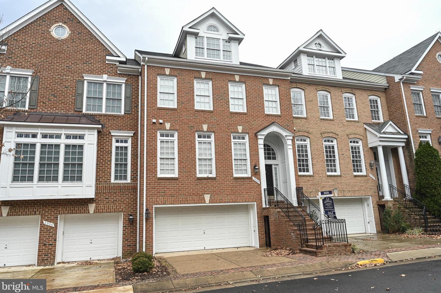 2304 Sawtooth Oak Ct, Vienna, VA 22182-5226