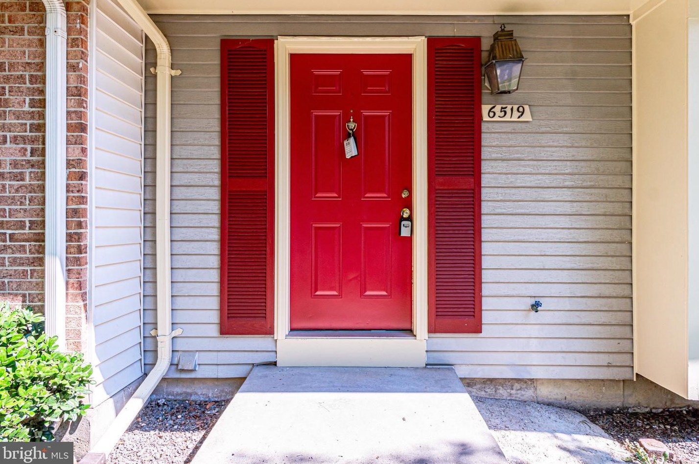 6519 Field Master Dr, Springfield, VA 22152