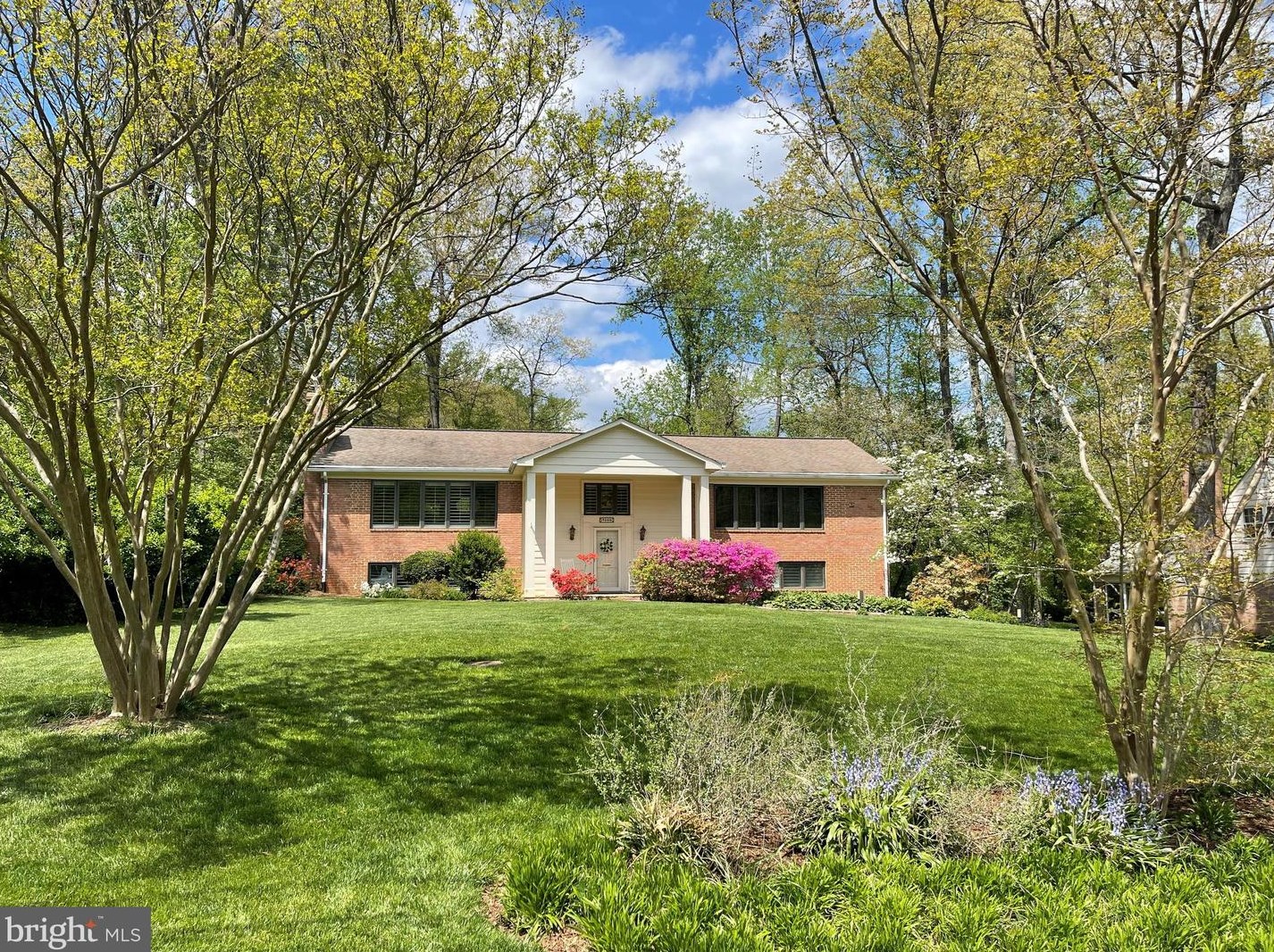 9008 Colesbury Pl, Fairfax, VA 22031-3207