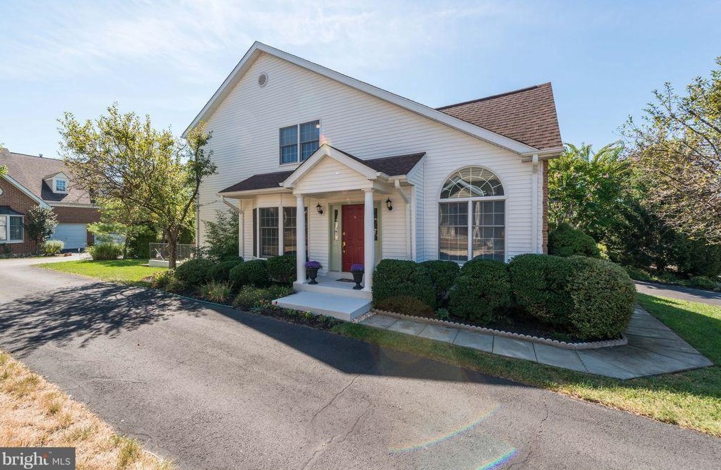 3725 Millpond Ct, Fairfax, VA 22033