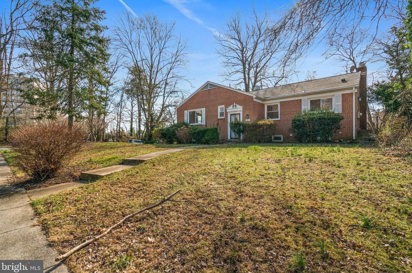 6201 Cheryl Dr, Falls Church, VA 22044