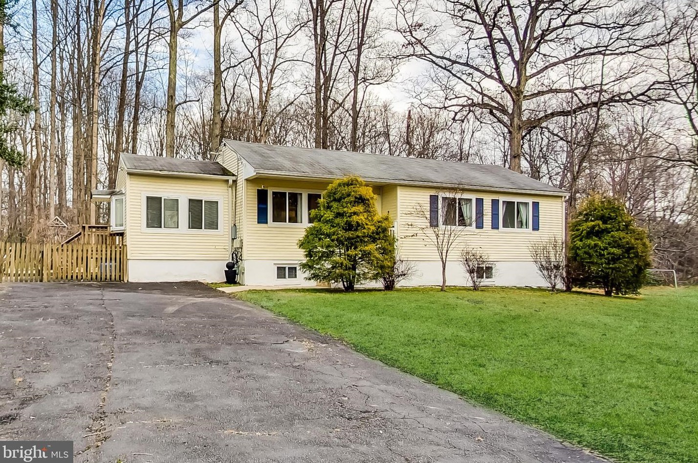 725 Ellsworth Ave, Great Falls, VA 22066
