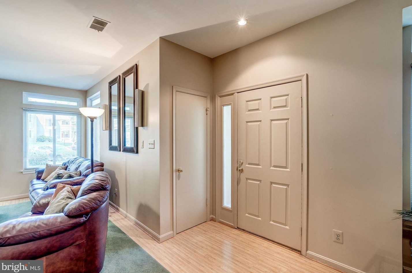 12232 Fort Buffalo Cir, Fairfax, VA 22033-2832