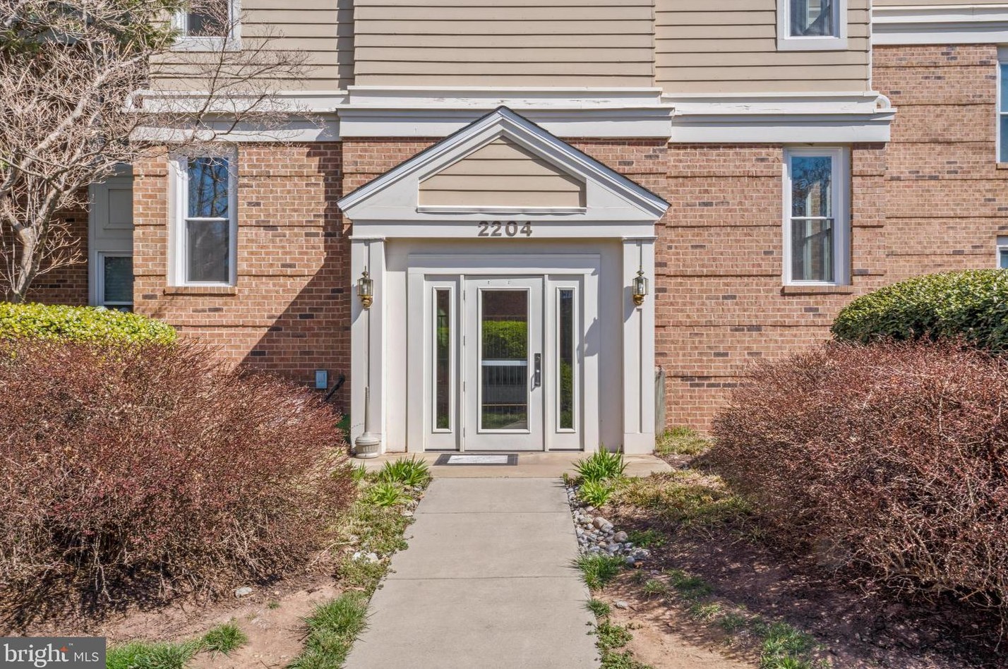 2204 Westcourt Ln #113, Herndon, VA 20170