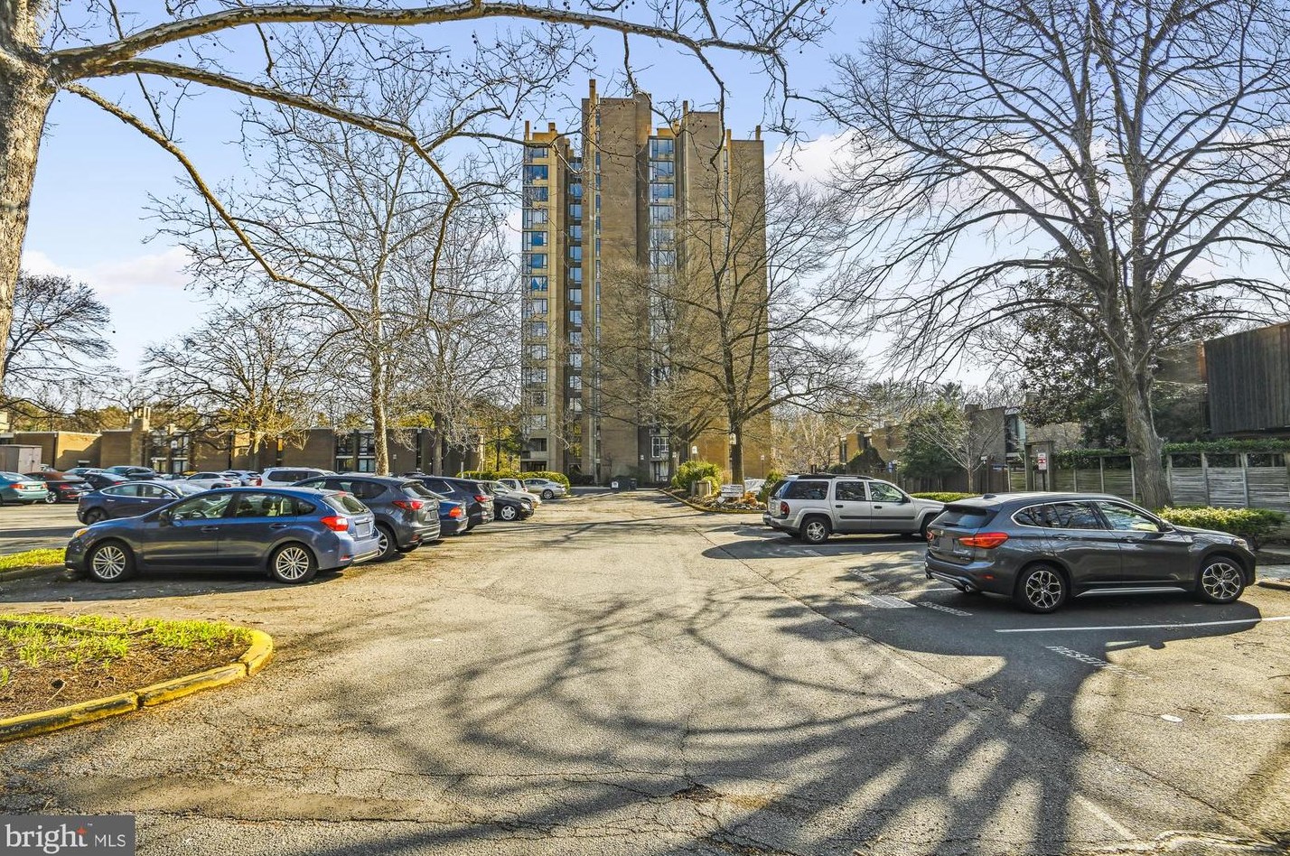 11400 Washington Plz W Apt 902, Herndon, VA 20190