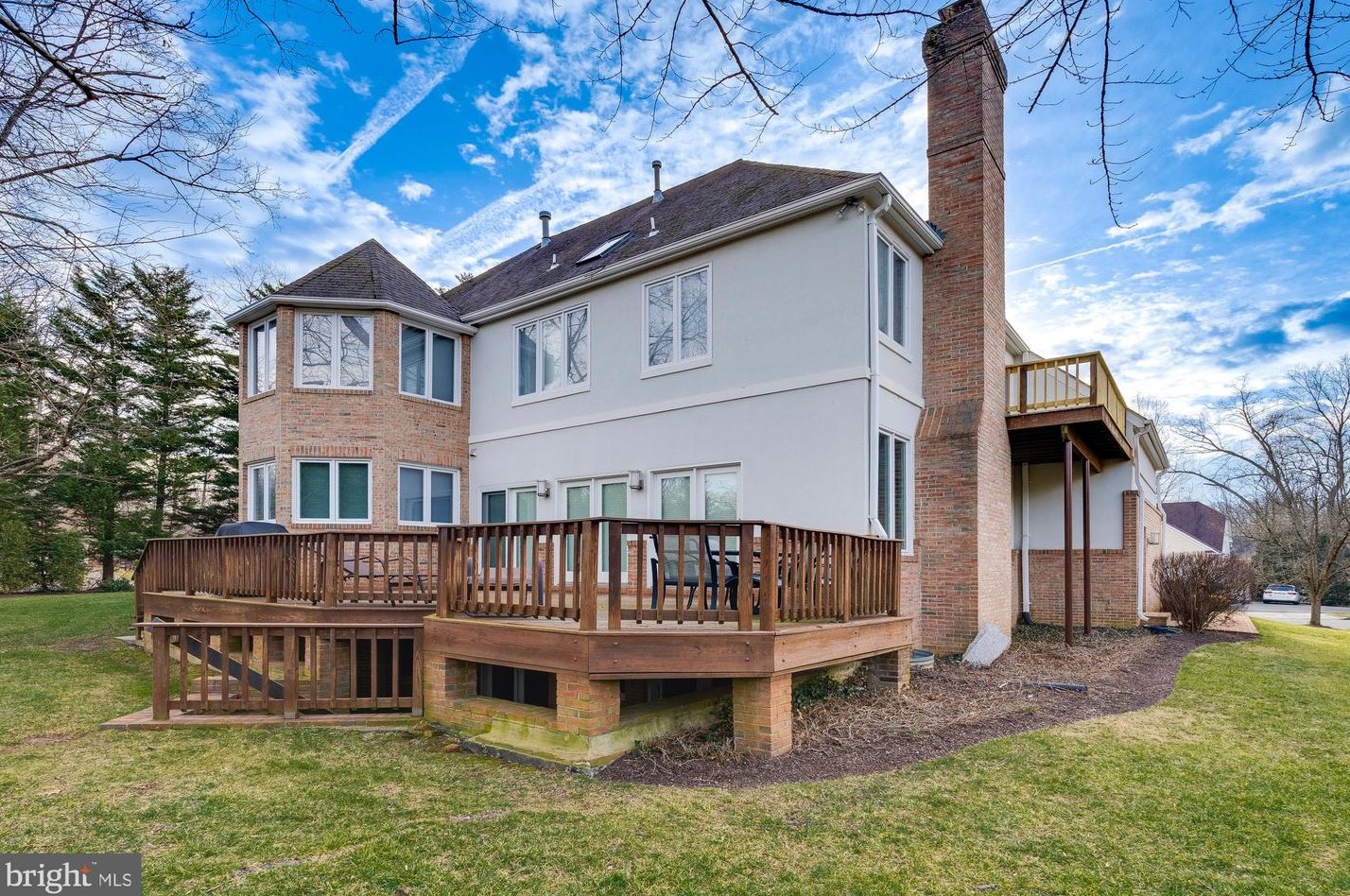 9976 Hidden Oaks Ct, Vienna, VA 22181-5373