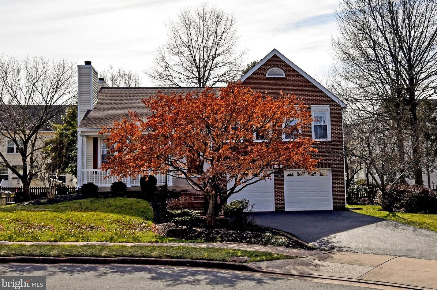 13605 Hampstead Ct, Fairfax, VA 20151