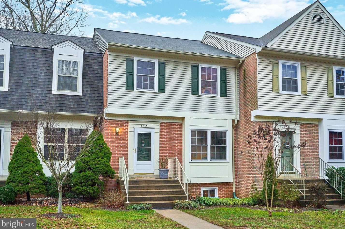 6740 Sunset Woods Ct, Springfield, VA 22015