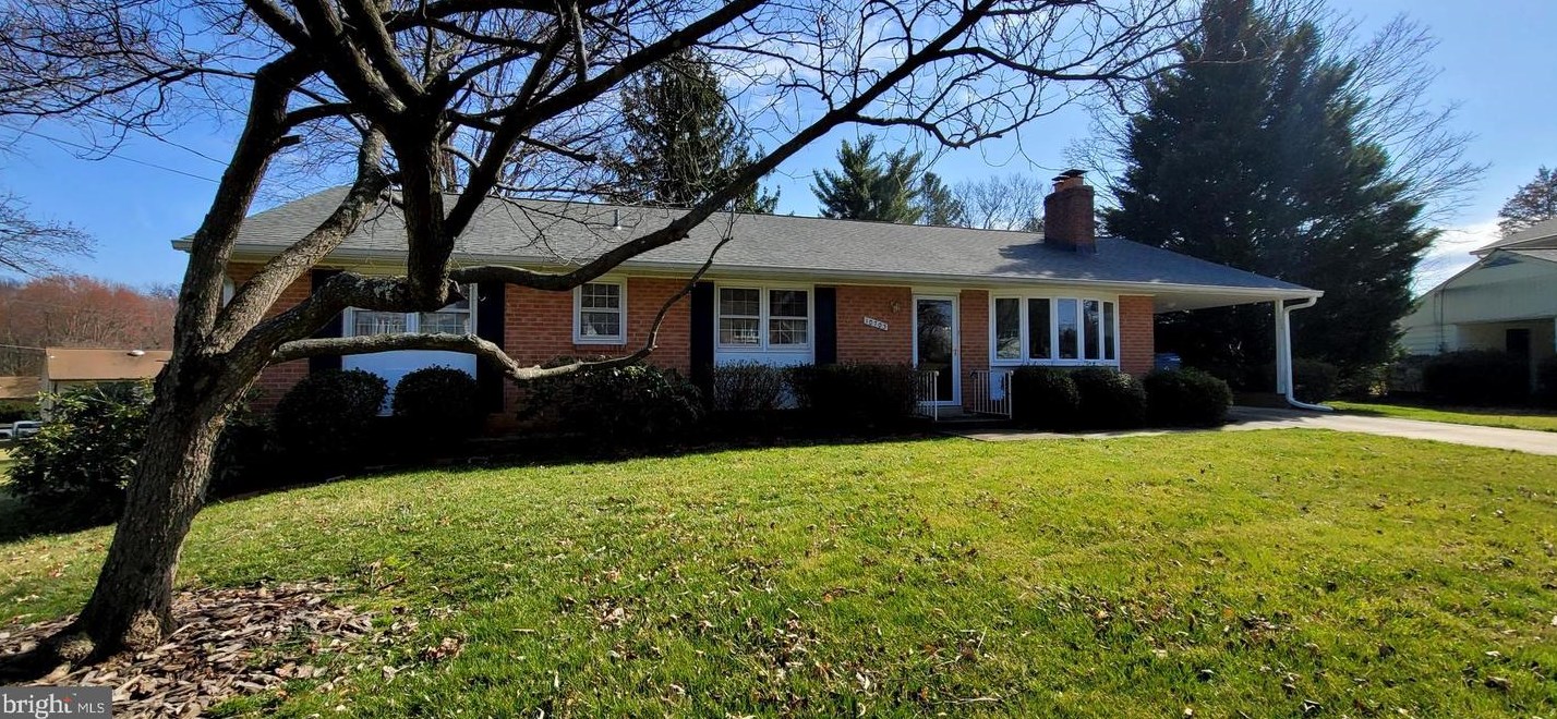 10703 Almond St, Fairfax, VA 22032-3402