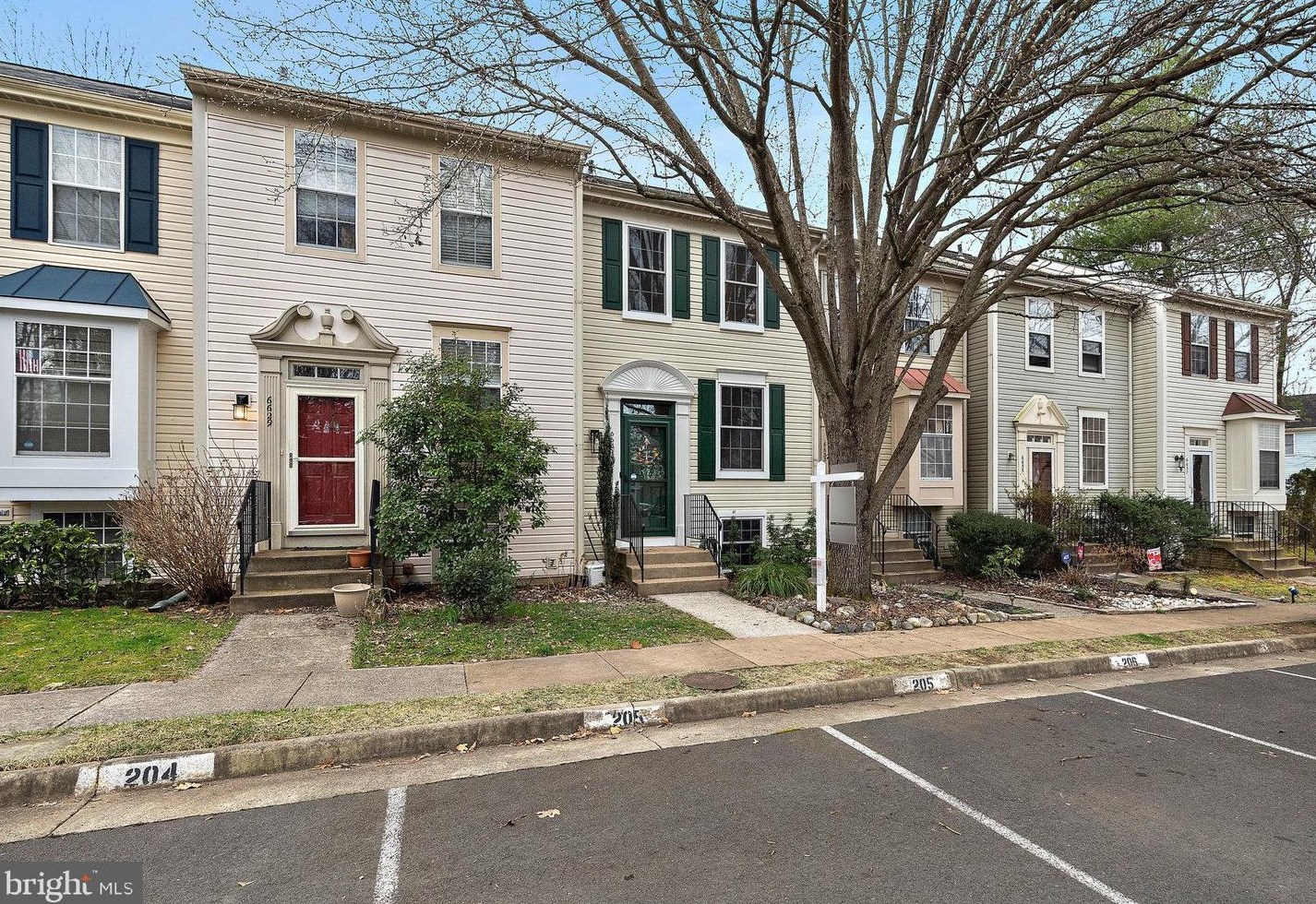 6631 Skylemar Trl, Centreville, VA 20121-3847