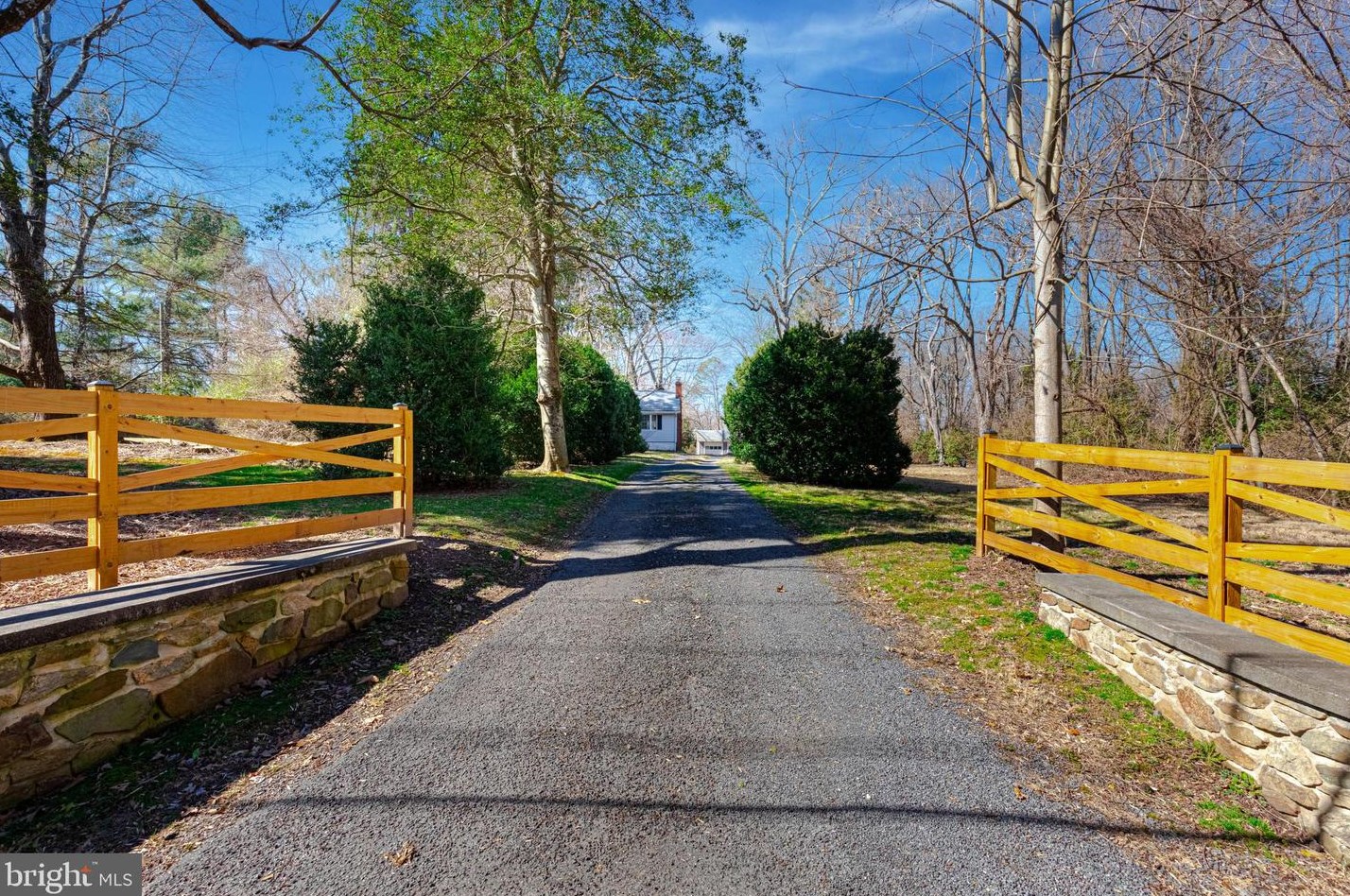 10955 Stuart Mill Rd, Vienna, VA 22124-1038