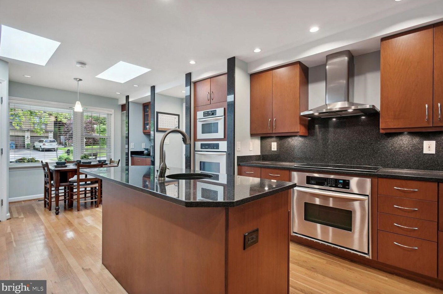 10916 Thanlet Ln, Herndon, VA 20190