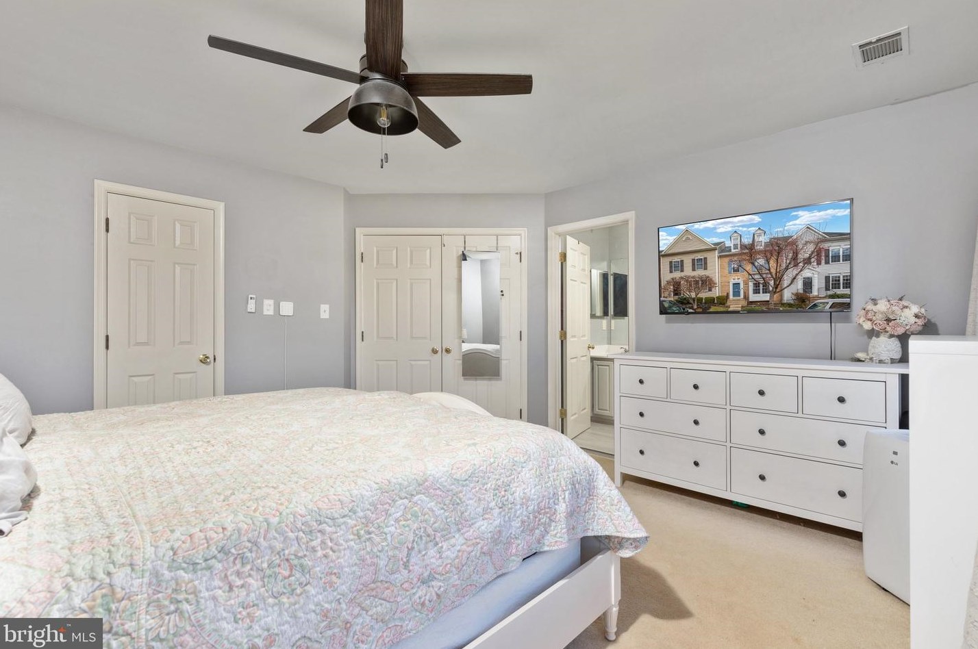 14127 Compton Valley Way, Centreville VA  20121-5002 exterior