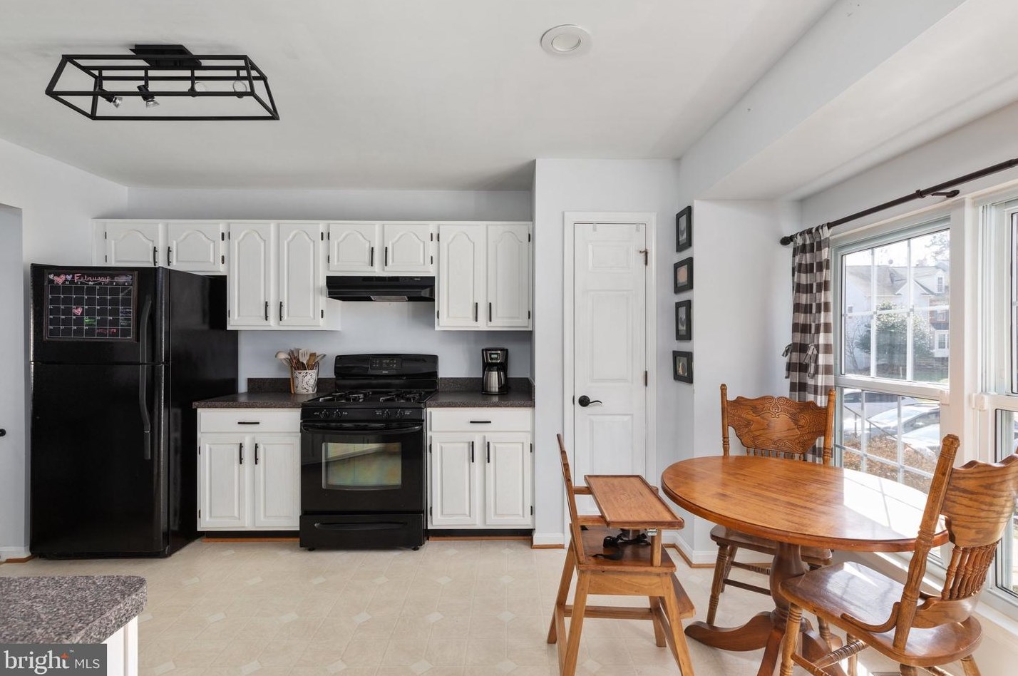 14127 Compton Valley Way, Centreville VA  20121-5002 exterior