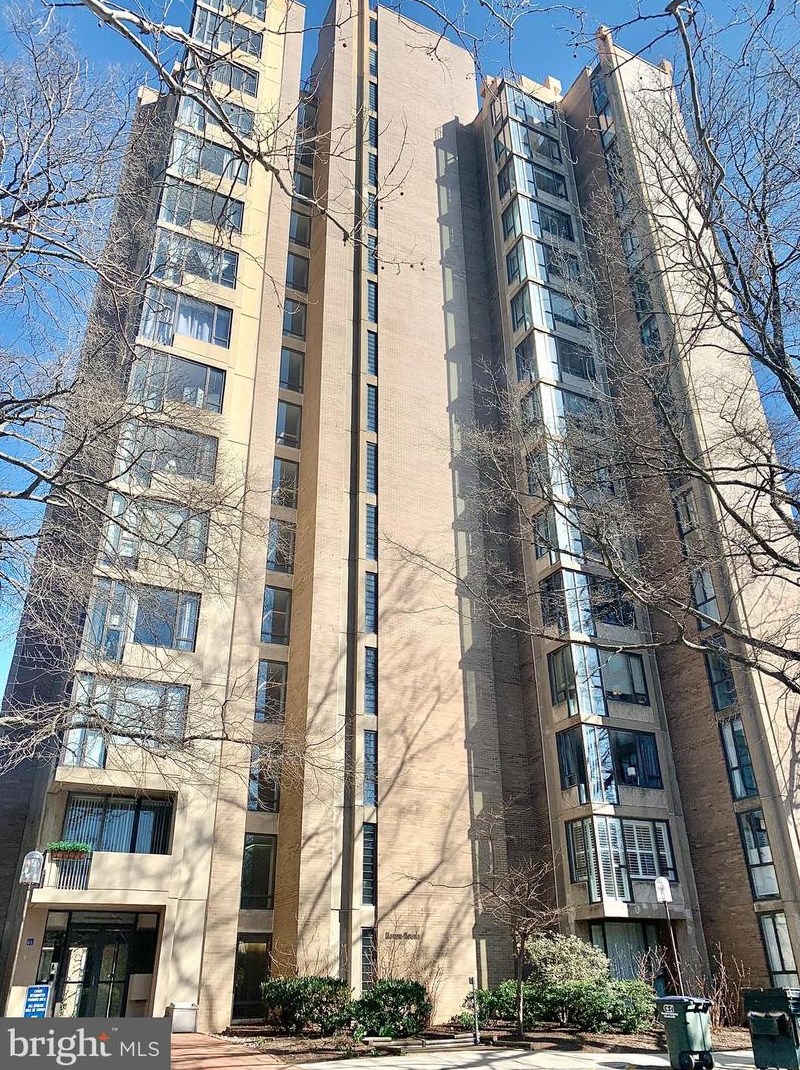 11400 Washington Plz W Apt 305, Herndon, VA 20190