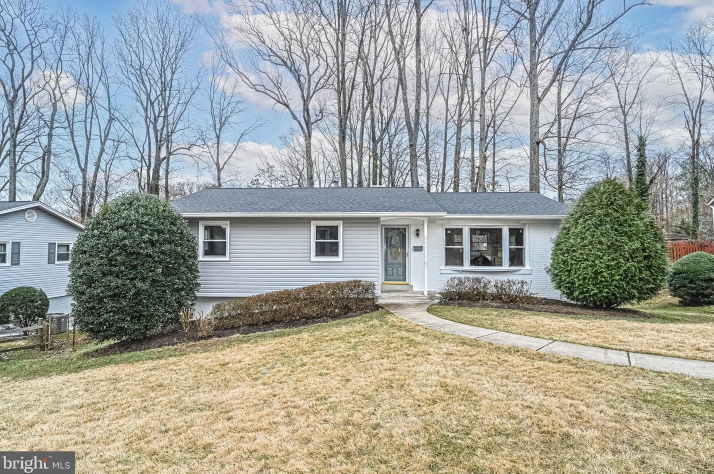 7927 E Rockglen Ct, Springfield, VA 22152