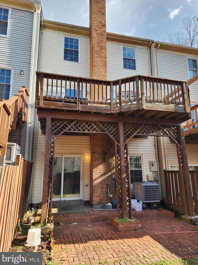 6166 Forest Creek Ct, Springfield VA  22152-1445 exterior