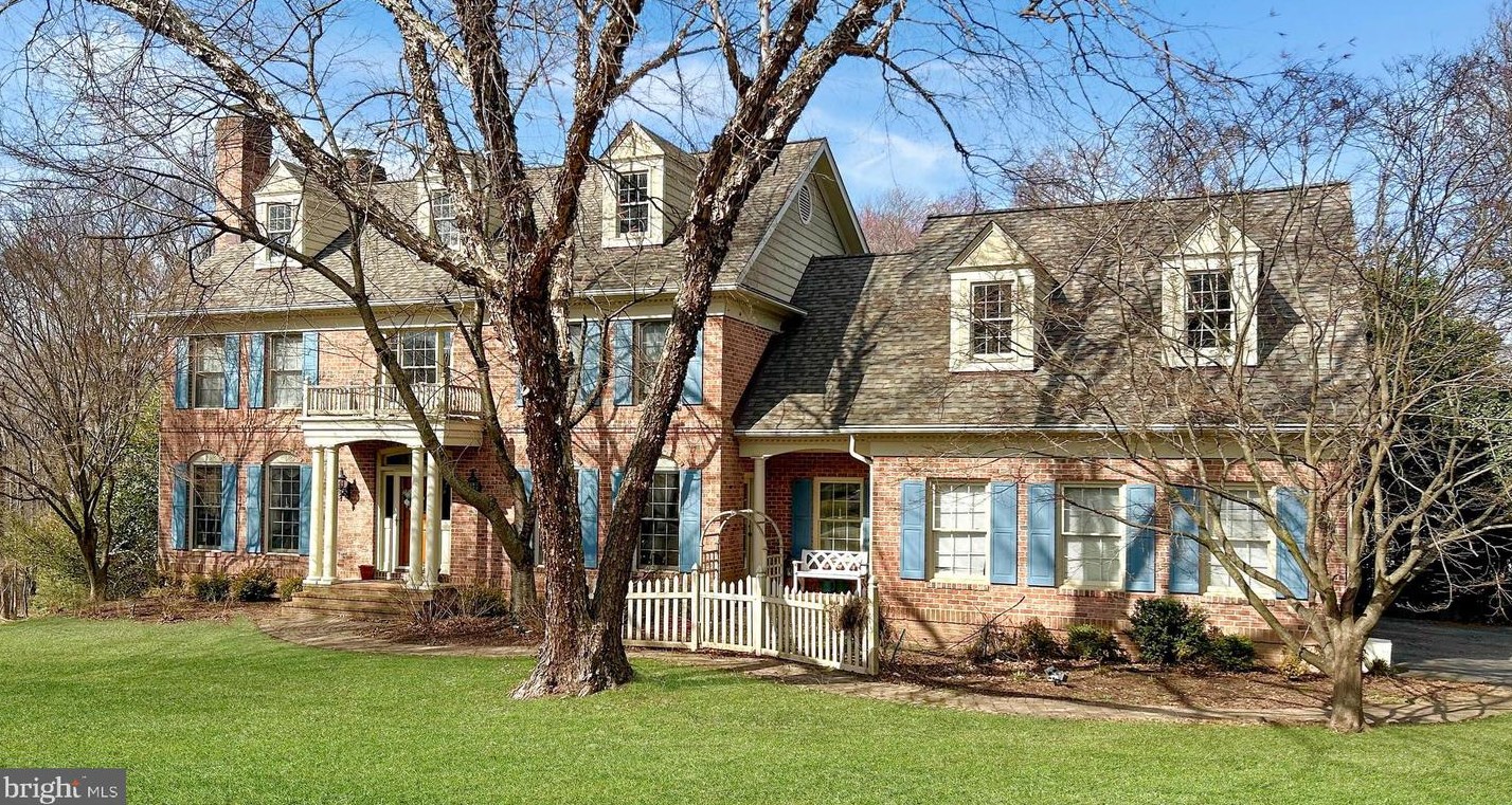11600 Rolling Meadow Dr, Great Falls, VA 22066