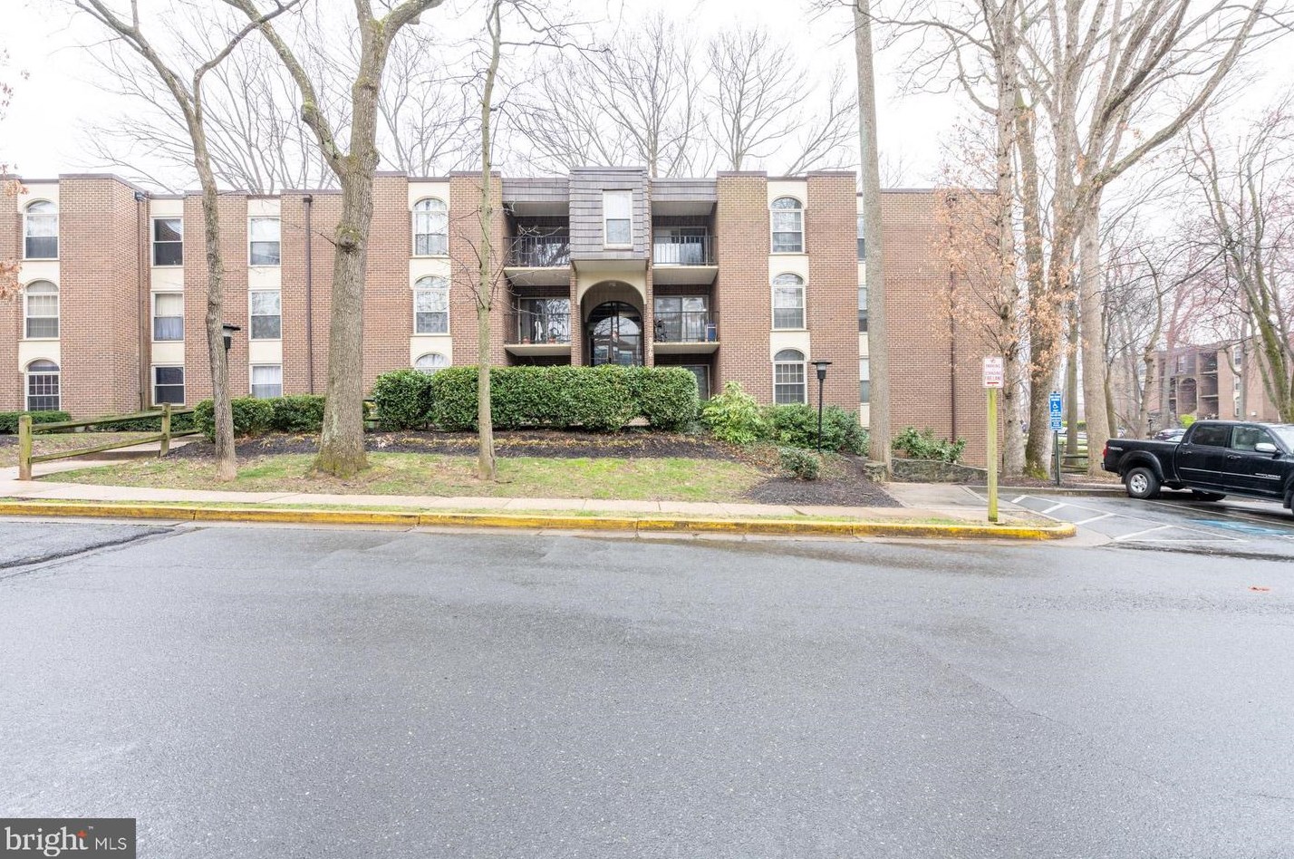 3376 Woodburn Rd #34, Annandale, VA 22003